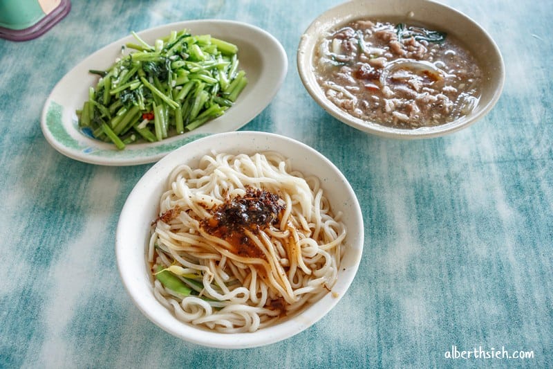 正宗羊肉榮．桃園龜山美食（羊肉軟嫩中帶點肉汁還不錯）