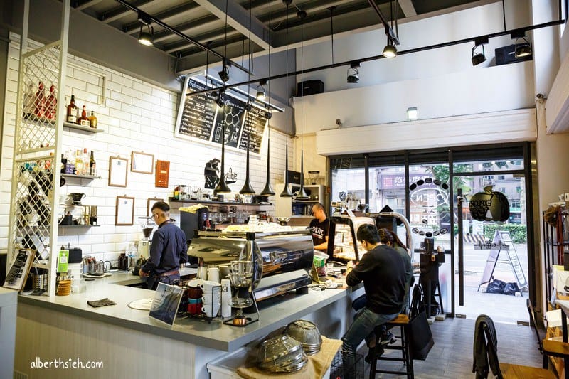 Explore Coffee Studio．桃園咖啡廳（自家烘豆點拿鐵也可以選擇豆子）