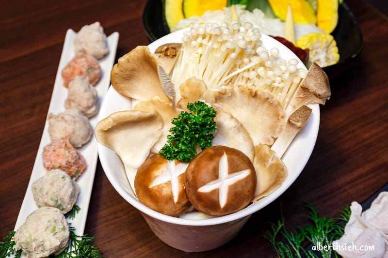 巴蜀天府麻辣鍋．桃園龍潭美食（鯽魚養生鍋/麻辣紅鍋都不錯價錢也很合理實惠）