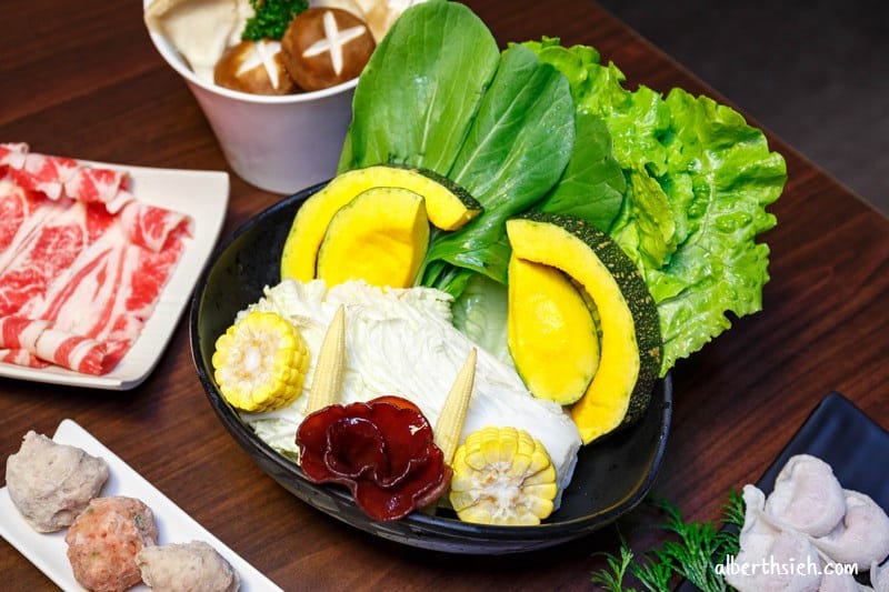 巴蜀天府麻辣鍋．桃園龍潭美食（鯽魚養生鍋/麻辣紅鍋都不錯價錢也很合理實惠）