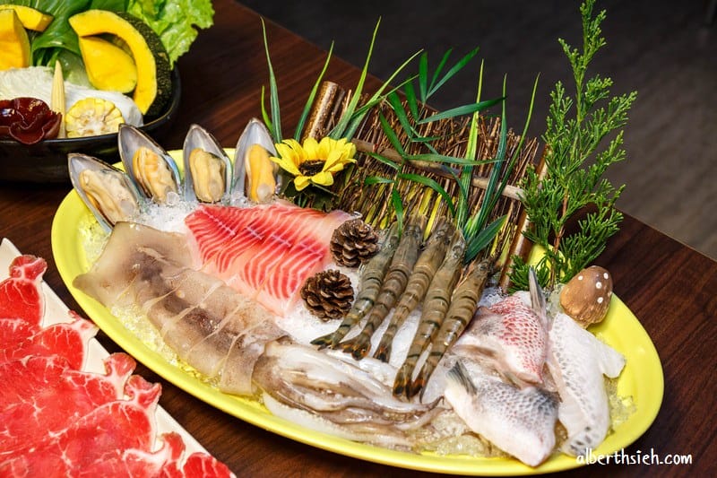 巴蜀天府麻辣鍋．桃園龍潭美食（鯽魚養生鍋/麻辣紅鍋都不錯價錢也很合理實惠）