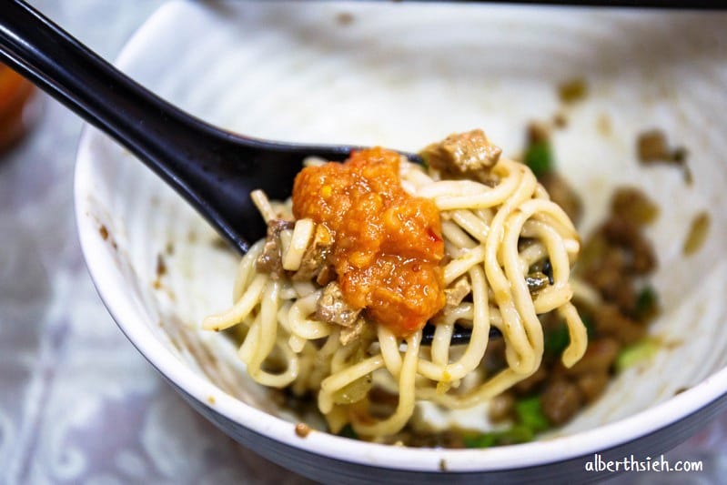 頂極川味牛肉麵．苗栗美食（麵條以及湯頭都可以客製化，醡醬麵好吃）