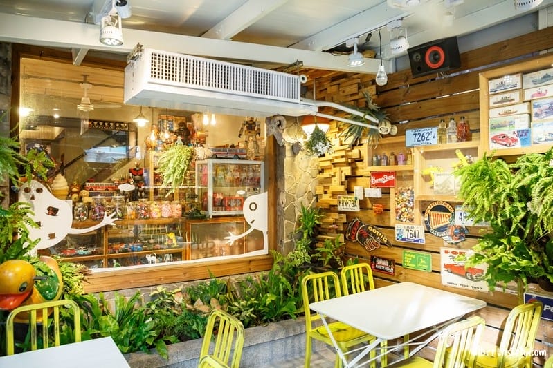 鐵皮駅．台中草悟道美食（被機器人包圍充滿童年回憶主題餐廳）