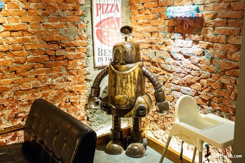 鐵皮駅．台中草悟道美食（被機器人包圍充滿童年回憶主題餐廳）