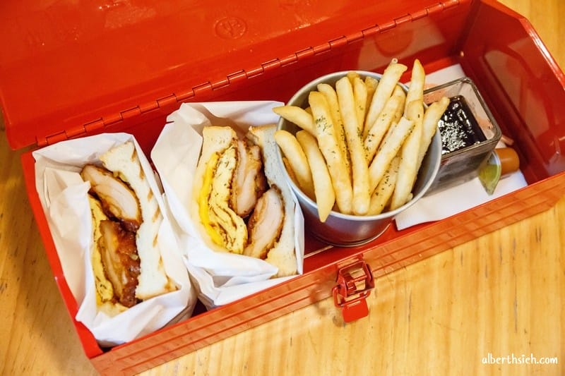 鐵皮駅．台中草悟道美食（被機器人包圍充滿童年回憶主題餐廳）