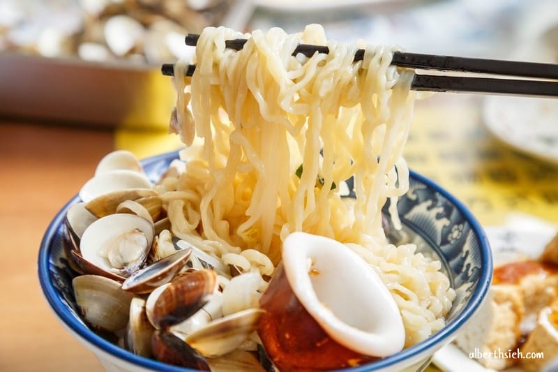 好滋味麵館.中壢美食(海鮮麵必點蛤蜊份量超多整個滿出碗來) - 第14張圖 好滋味麵館.中壢美食(海鮮麵必點蛤蜊份量超多整個滿出碗來)