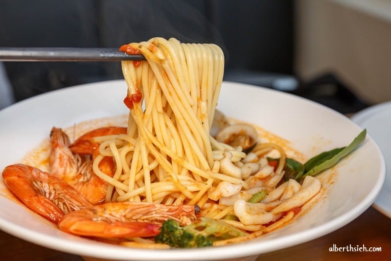 艾菲特異國料理．桃園龜山美食（星月橋旁的美麗溪景咖啡廳）