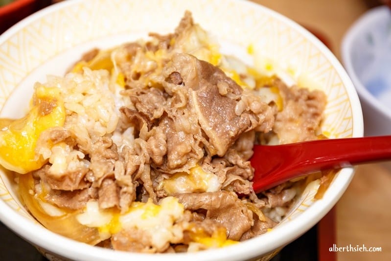 すき家(SUKIYA)．桃園火車站美食（來自日本的平價親民美食）