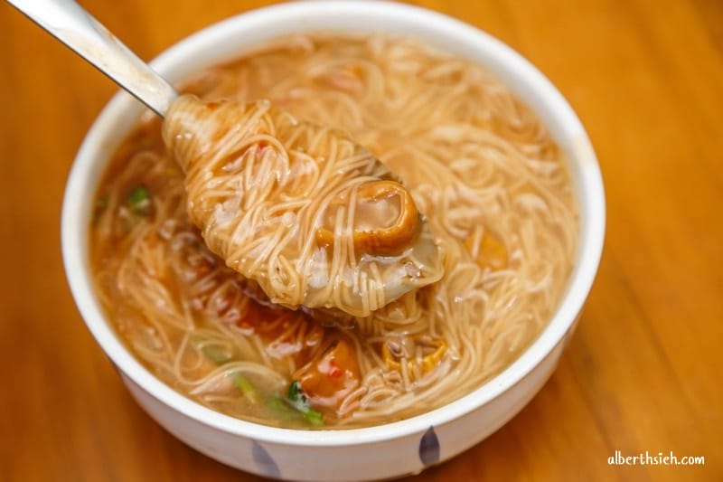 劉記龍岡大腸麵線．桃園平鎮美食（忠貞市場內早餐限定的清爽麵線）