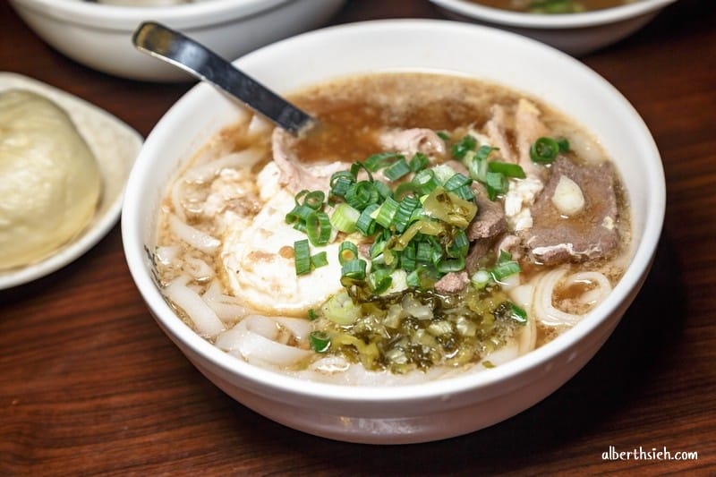 阿美米干．龍岡忠貞市場美食（雲南傳統小吃建議搭配米線蛋黃麵）