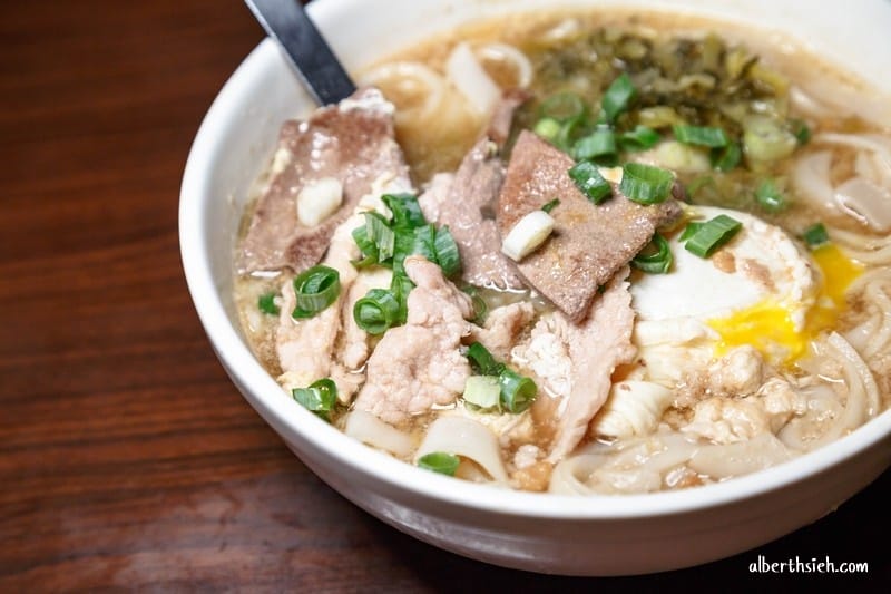 阿美米干．龍岡忠貞市場美食（雲南傳統小吃建議搭配米線蛋黃麵）