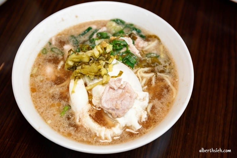 阿美米干．龍岡忠貞市場美食（雲南傳統小吃建議搭配米線蛋黃麵）