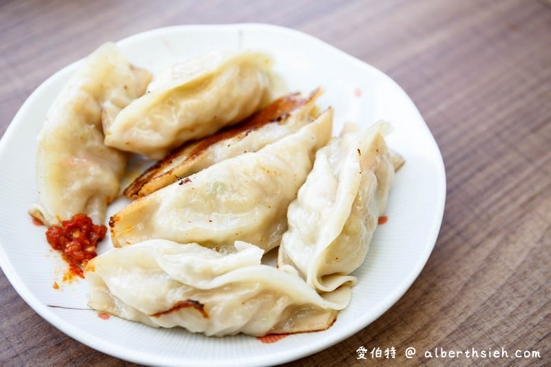 轉角鍋貼．桃園平鎮龍岡美食（古早味蛋餅蘿蔔糕也蠻推薦好吃）