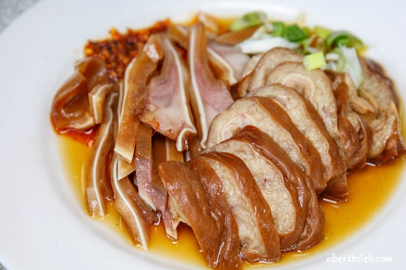 湖南味牛肉麵．台中西區美食（湯頭清爽不會死鹹，滷味貴但好吃）