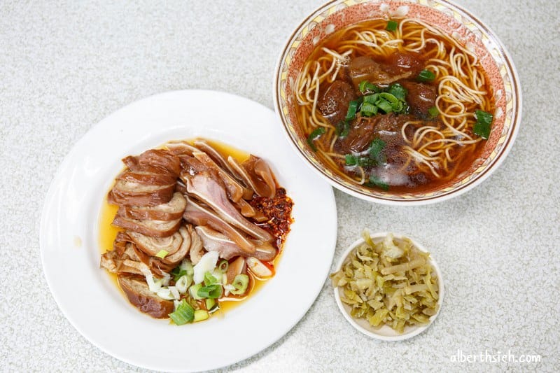 湖南味牛肉麵．台中西區美食（湯頭清爽不會死鹹，滷味貴但好吃）
