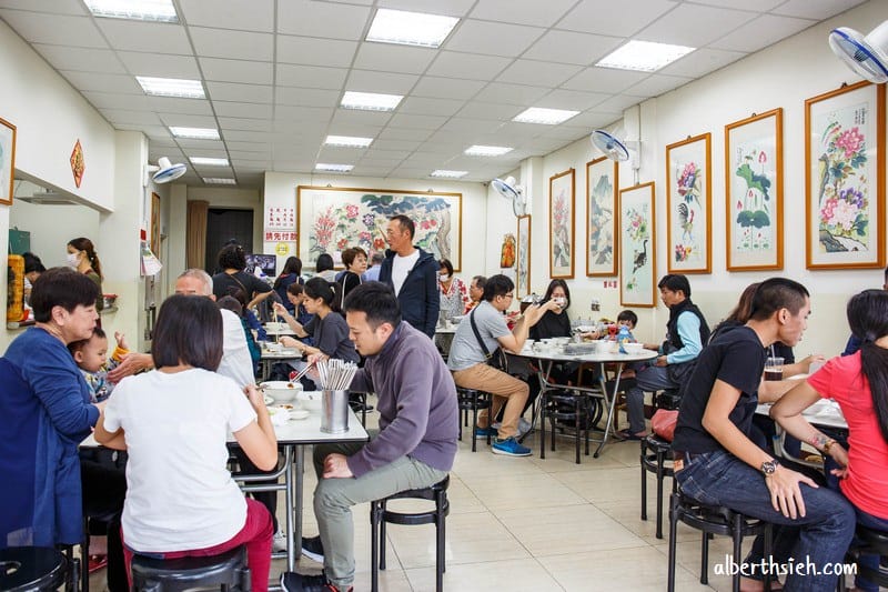 湖南味牛肉麵．台中西區美食（湯頭清爽不會死鹹，滷味貴但好吃）