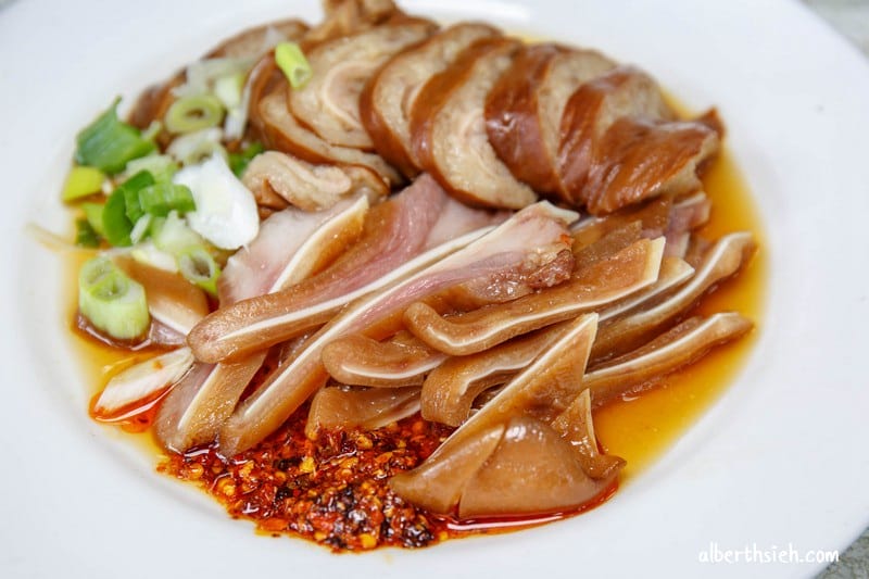 湖南味牛肉麵．台中西區美食（湯頭清爽不會死鹹，滷味貴但好吃）
