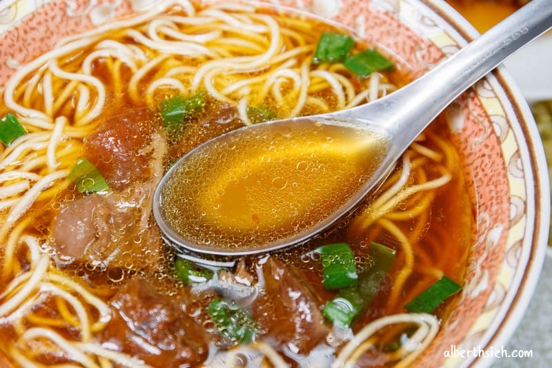 湖南味牛肉麵．台中西區美食（湯頭清爽不會死鹹，滷味貴但好吃）