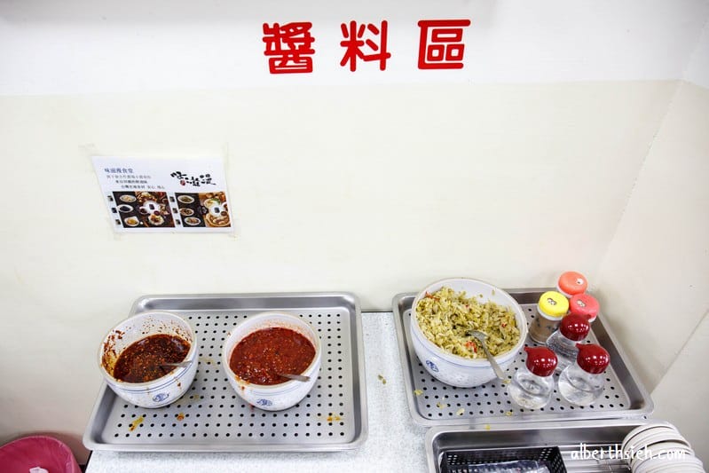 湖南味牛肉麵．台中西區美食（湯頭清爽不會死鹹，滷味貴但好吃）