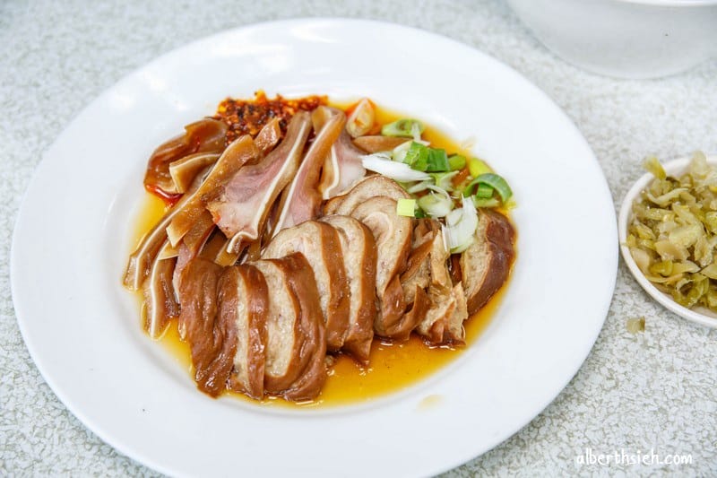 湖南味牛肉麵．台中西區美食（湯頭清爽不會死鹹，滷味貴但好吃）