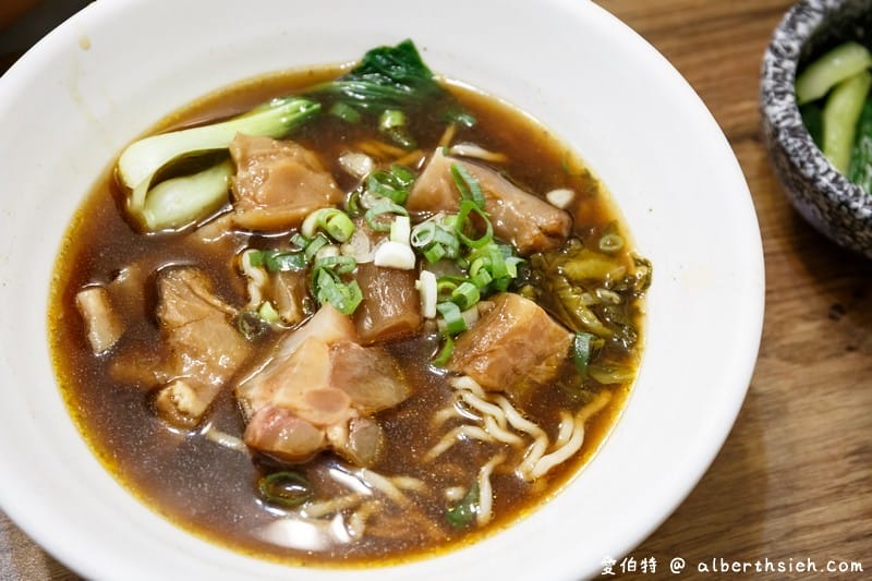 尤大廚私房牛肉麵．花蓮美食（牛筋超軟嫩好吃）