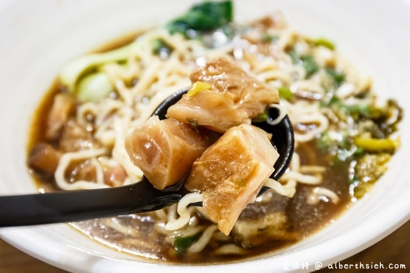 尤大廚私房牛肉麵．花蓮美食（牛筋超軟嫩好吃）