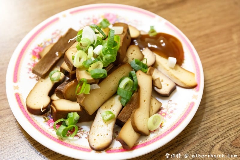 尤大廚私房牛肉麵．花蓮美食（牛筋超軟嫩好吃）