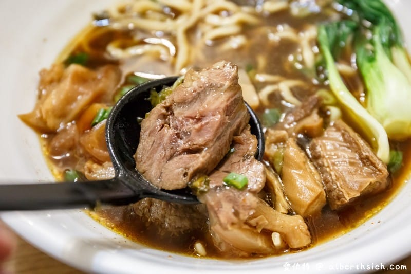 尤大廚私房牛肉麵．花蓮美食（牛筋超軟嫩好吃）