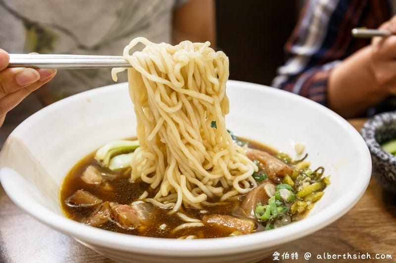 尤大廚私房牛肉麵．花蓮美食（牛筋超軟嫩好吃）