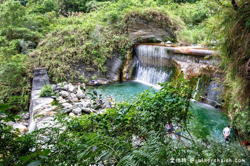 翡翠谷水簾瀑布．花蓮景點（走過神秘隧道後才得以看見世外桃源超清涼瀑布）