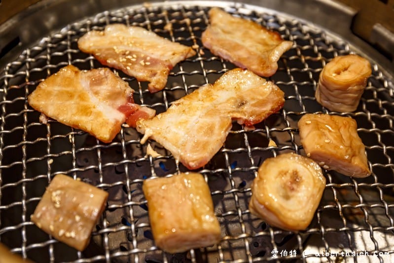 牛角日式燒肉．桃園遠百美食（肉質不錯，但建議平日吃到飽前往才會吃的爽）