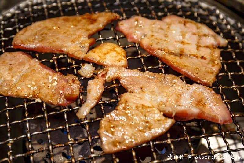 牛角日式燒肉．桃園遠百美食（肉質不錯，但建議平日吃到飽前往才會吃的爽）