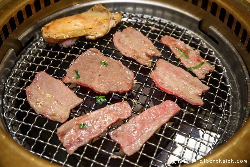 牛角日式燒肉．桃園遠百美食（肉質不錯，但建議平日吃到飽前往才會吃的爽）