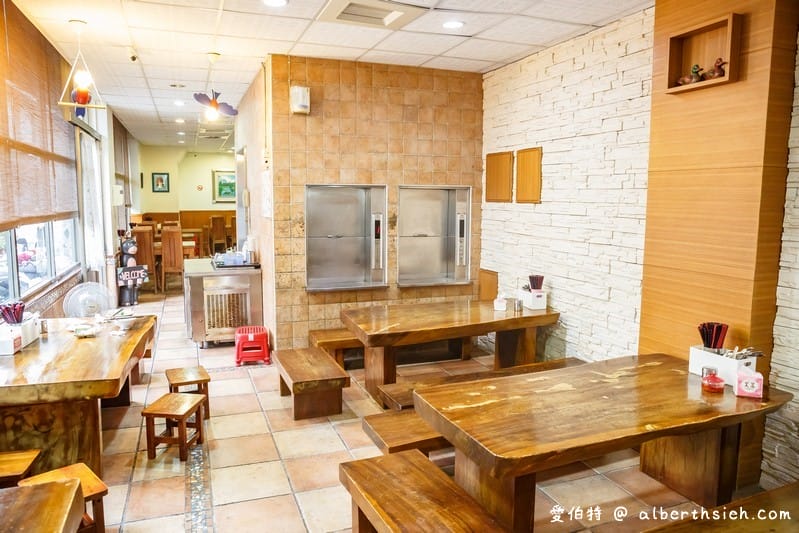 博愛街黑白切&五霸焦糖包心粉圓（花蓮在地純樸的美食小吃店）