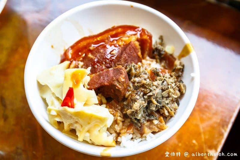 博愛街黑白切&五霸焦糖包心粉圓（花蓮在地純樸的美食小吃店）