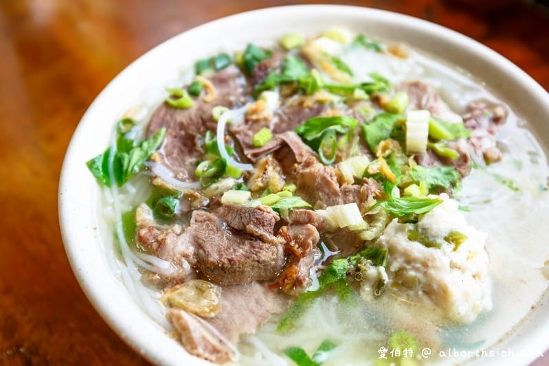 博愛街黑白切&五霸焦糖包心粉圓（花蓮在地純樸的美食小吃店）