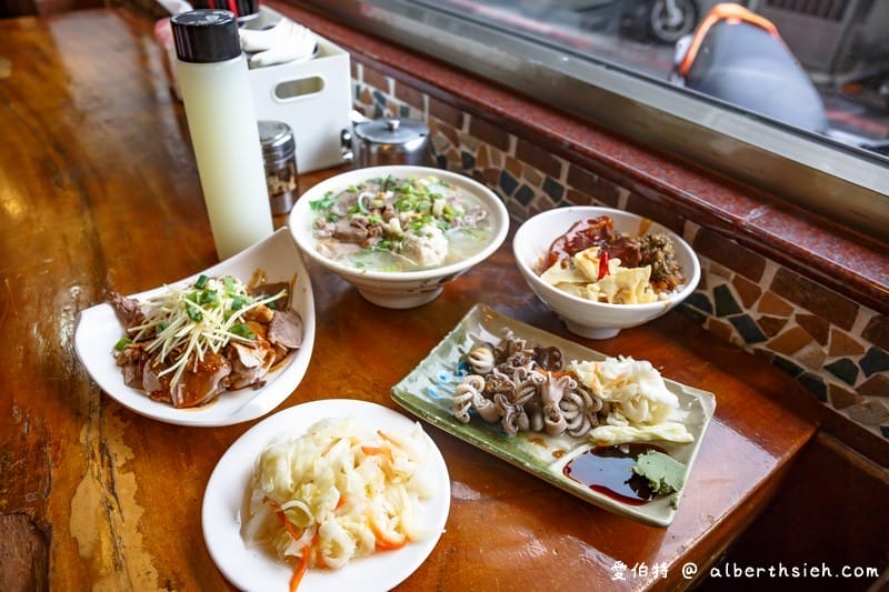 博愛街黑白切&五霸焦糖包心粉圓（花蓮在地純樸的美食小吃店）