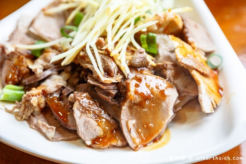 博愛街黑白切&五霸焦糖包心粉圓（花蓮在地純樸的美食小吃店）