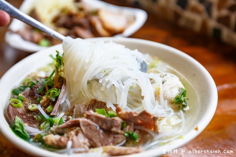 博愛街黑白切&五霸焦糖包心粉圓（花蓮在地純樸的美食小吃店）