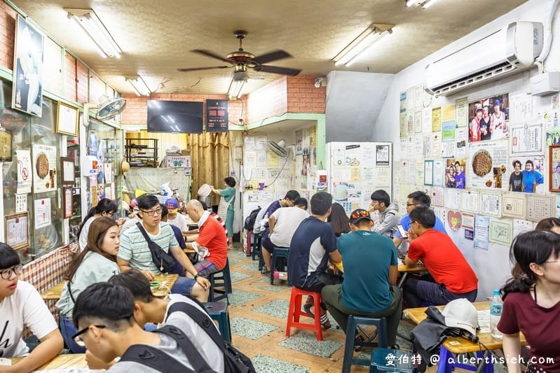 博愛街黑白切&五霸焦糖包心粉圓（花蓮在地純樸的美食小吃店）
