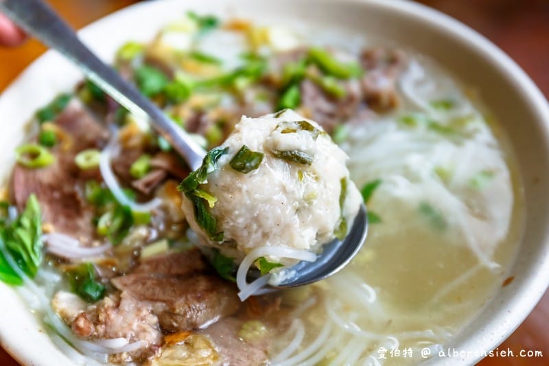 博愛街黑白切&五霸焦糖包心粉圓（花蓮在地純樸的美食小吃店）