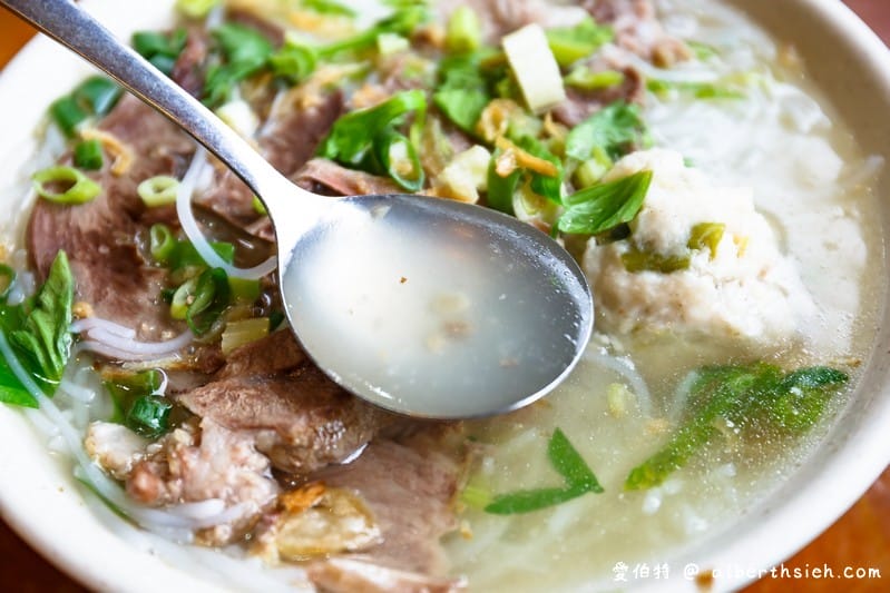 博愛街黑白切&五霸焦糖包心粉圓（花蓮在地純樸的美食小吃店）