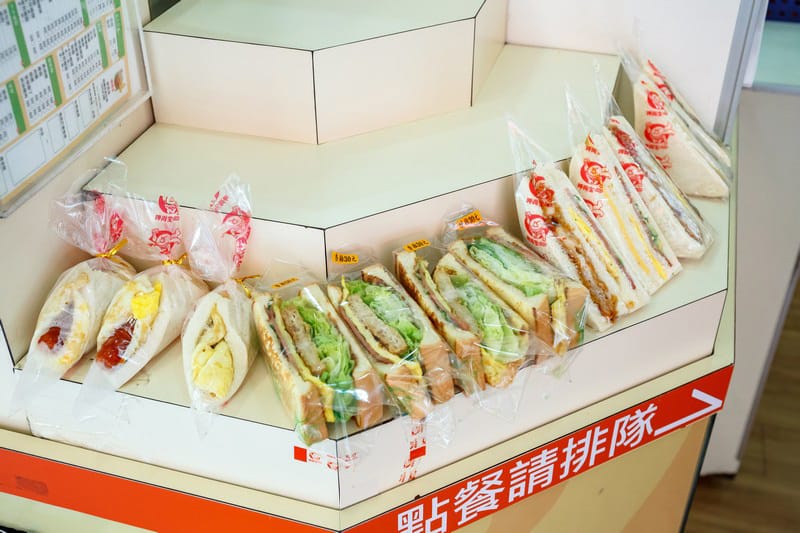 呷尚寶JSP早午餐．桃園美食（漢堡種類多清爽不油膩，蘿蔔糕，蛋餅也好吃）