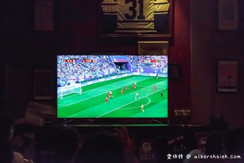 BenQ 65SW700 4K HDR電視（用65吋廣色域大電視觀看世足就是比較爽）