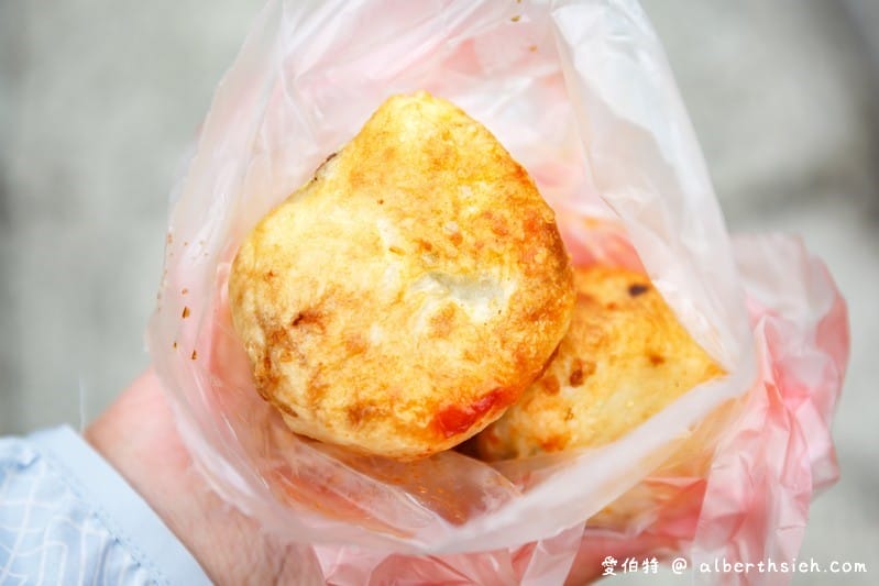 中央西路無名水煎包｜中壢夜市旁外皮微酥，內餡塞滿高麗菜好吃