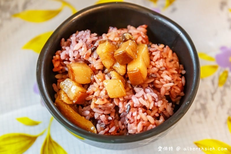兩津烤魚．花蓮吉安美食（物美價廉的民宅無菜單料理）
