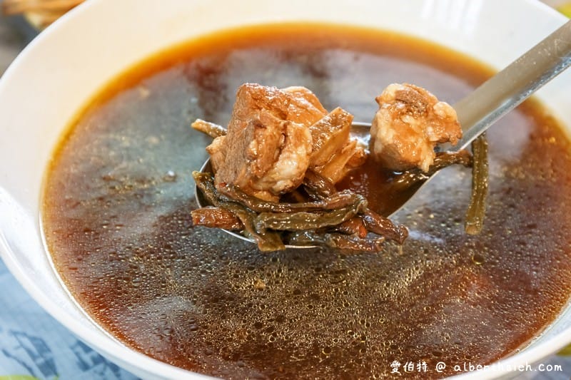 兩津烤魚．花蓮吉安美食（物美價廉的民宅無菜單料理）