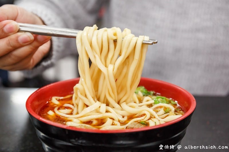 莊記牛肉麵．新竹竹東美食（價格親民，蒜香味十足偏重口味）