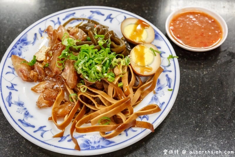 莊記牛肉麵．新竹竹東美食（價格親民，蒜香味十足偏重口味）