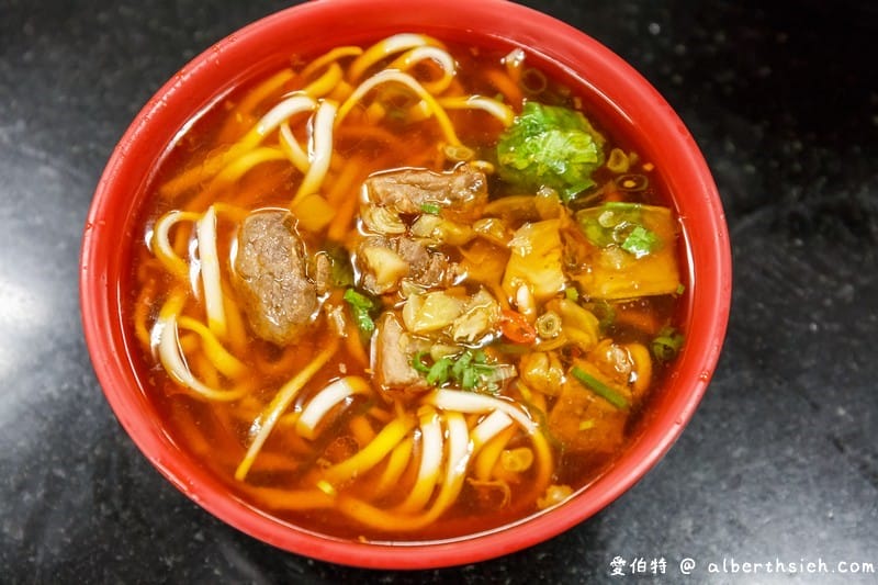 莊記牛肉麵．新竹竹東美食（價格親民，蒜香味十足偏重口味）